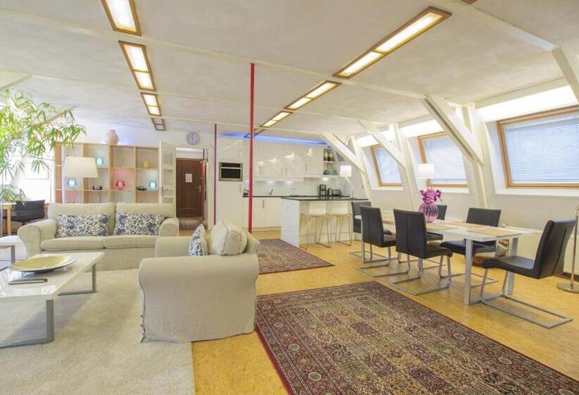 جناح, B&b Wladimir Studios