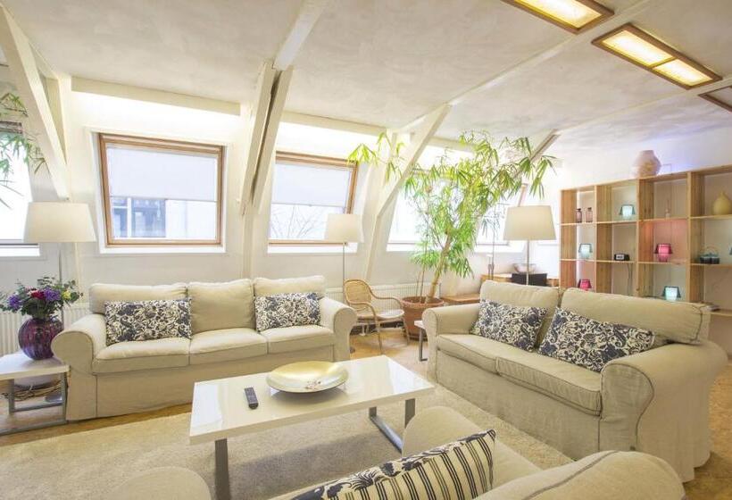 جناح, B&b Wladimir Studios