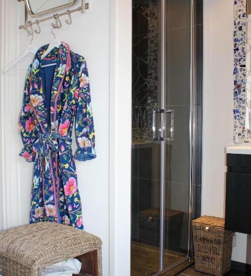 舒适型单人间, Bubbles & Bed