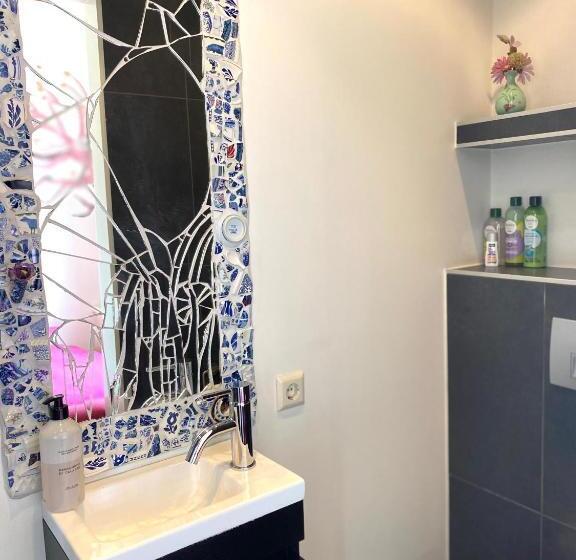 舒适型单人间, Bubbles & Bed