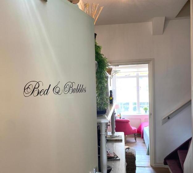 舒适型单人间, Bubbles & Bed