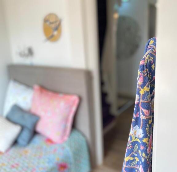 舒适型单人间, Bubbles & Bed