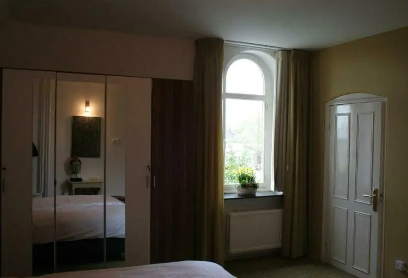 Perhehuone, Villa Wambach