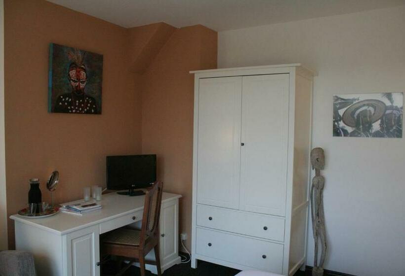 اتاق لوکس با تخت بزرگ, Villa Wambach