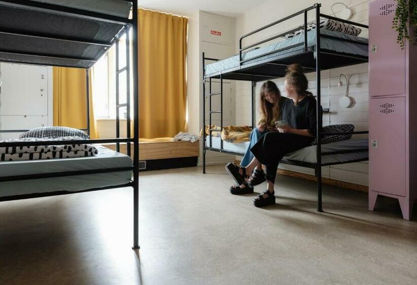 ルームシェアのワンベッド, Hostel Ani&haakien