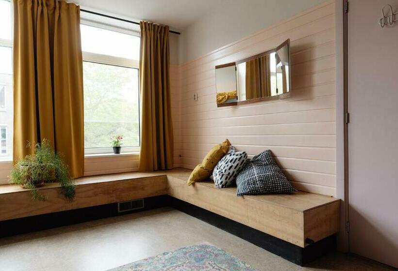 ルームシェアのワンベッド, Hostel Ani&haakien