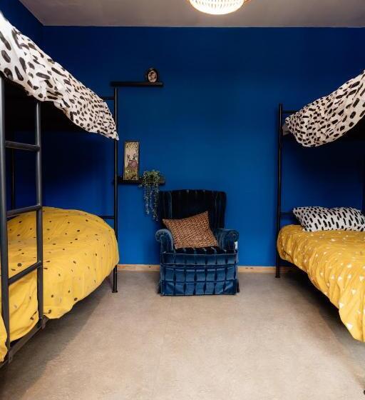 ルームシェアのワンベッド, Hostel Ani&haakien