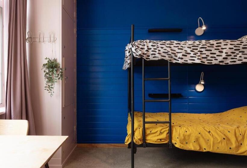 ルームシェアのワンベッド, Hostel Ani&haakien