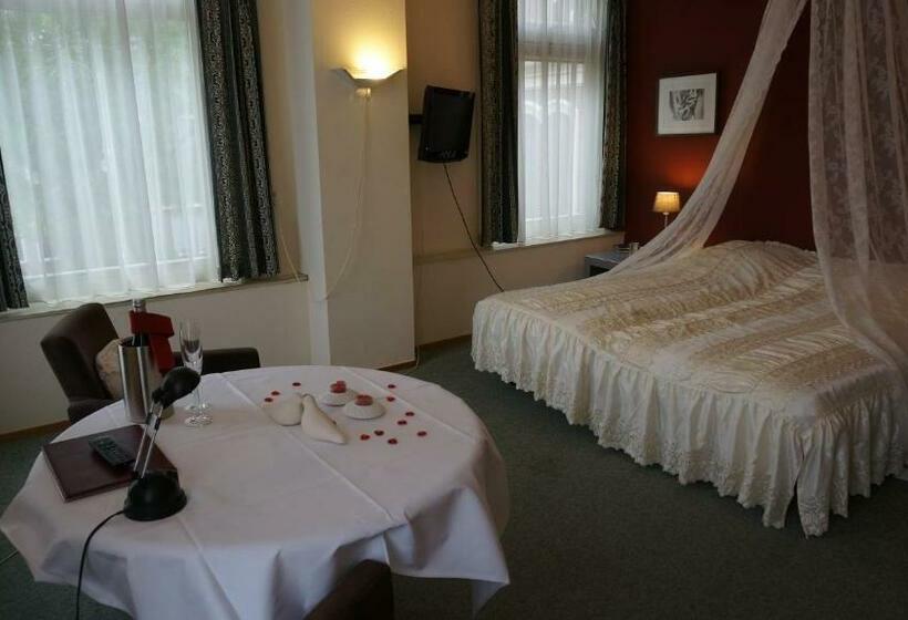 标准间, Het Gemeentehuis Uithuizen