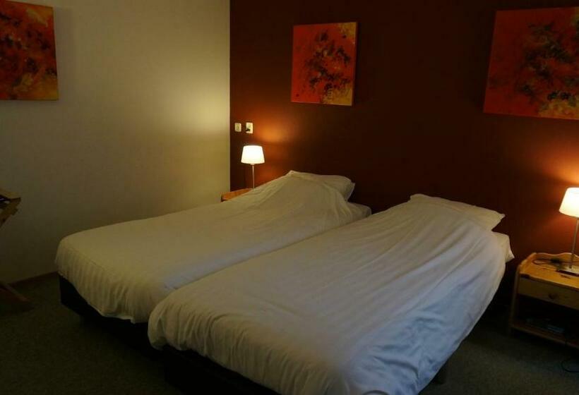 标准间, Het Gemeentehuis Uithuizen