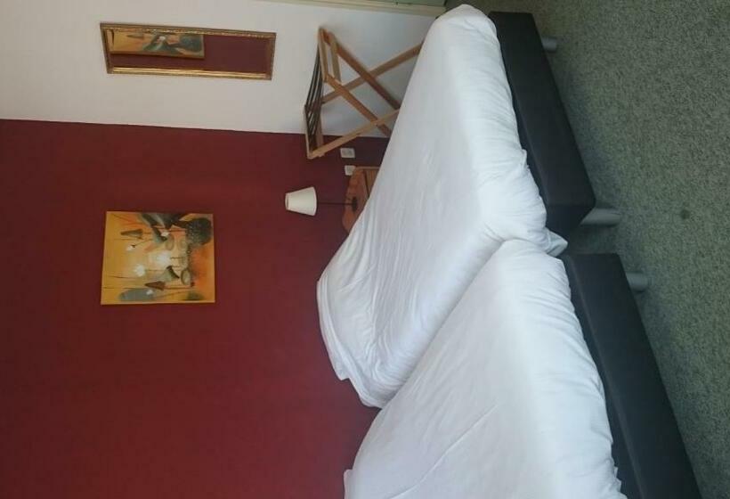 标准间, Het Gemeentehuis Uithuizen