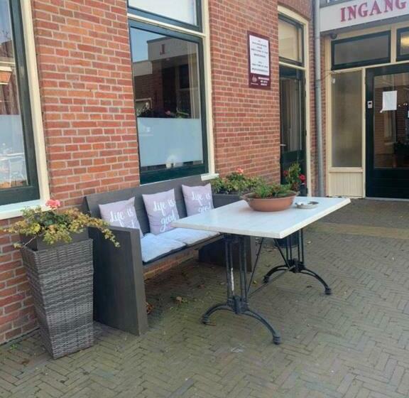 标准间, Het Gemeentehuis Uithuizen