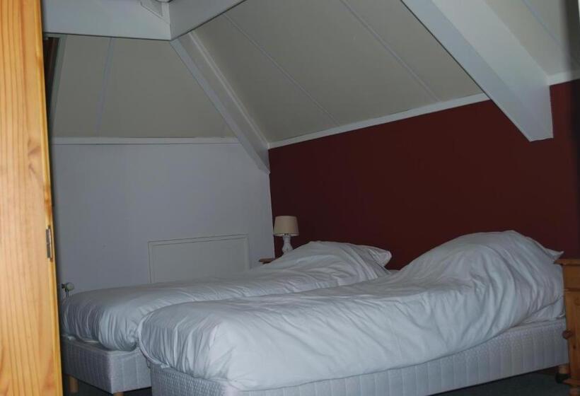 标准三人间, Het Gemeentehuis Uithuizen