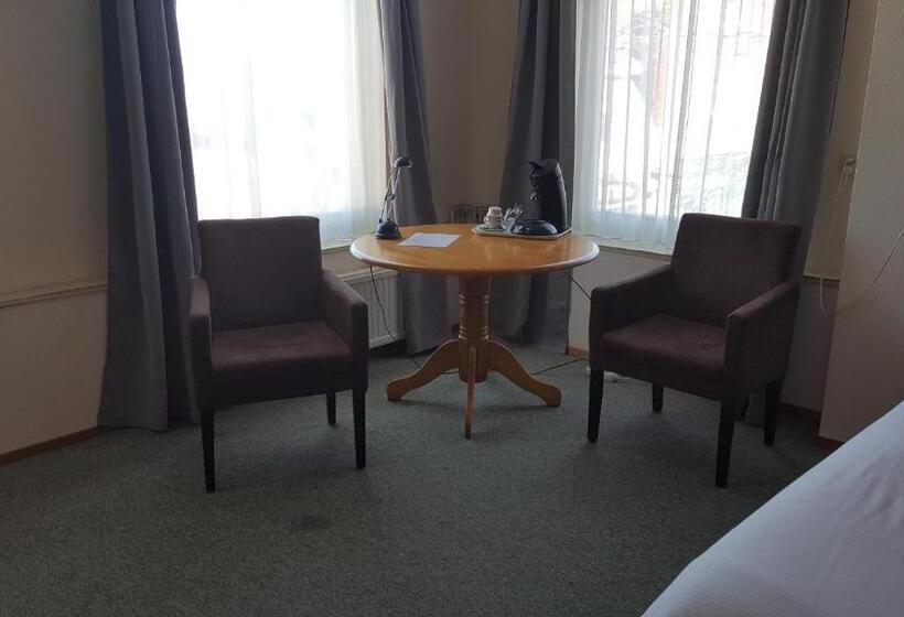 带大床的标准间, Het Gemeentehuis Uithuizen