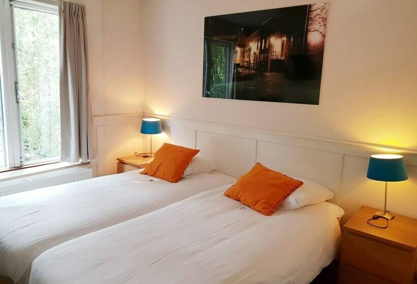 غرفة كومفورت, Long John S Pub &