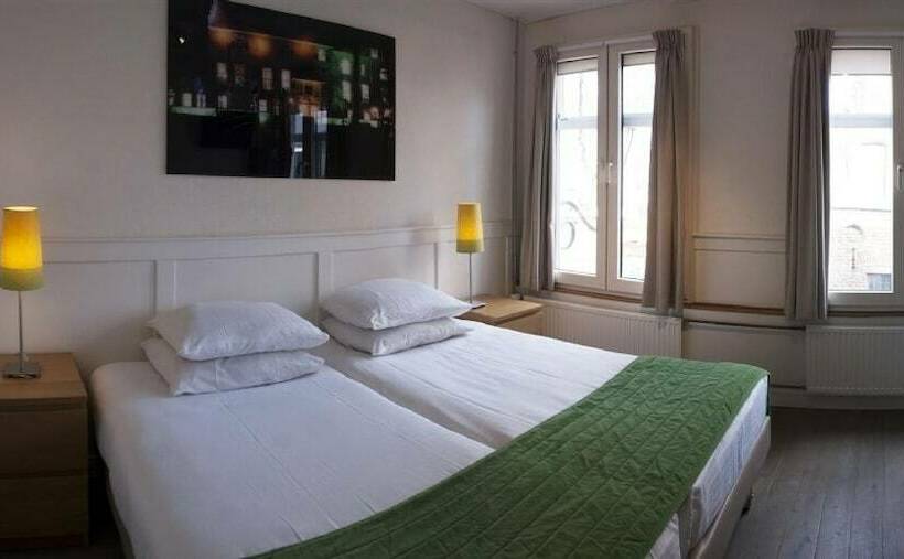 غرفة كومفورت, Long John S Pub &