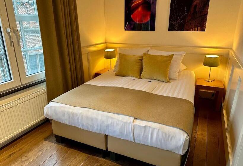 غرفة قياسية حمام مشترك, Long John S Pub &