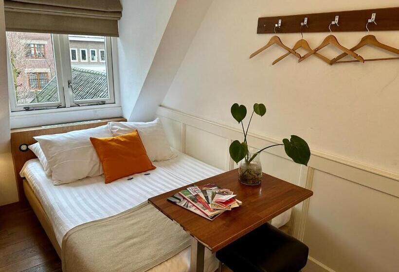 غرفة إقتصادية حمام مشترك, Long John S Pub &