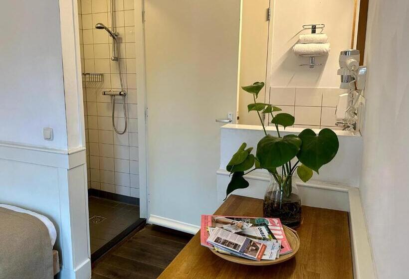 غرفة إقتصادية فردية, Long John S Pub &