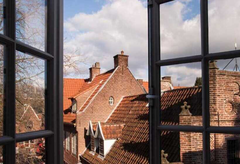 غرفة كومفورت, Long John S Pub &