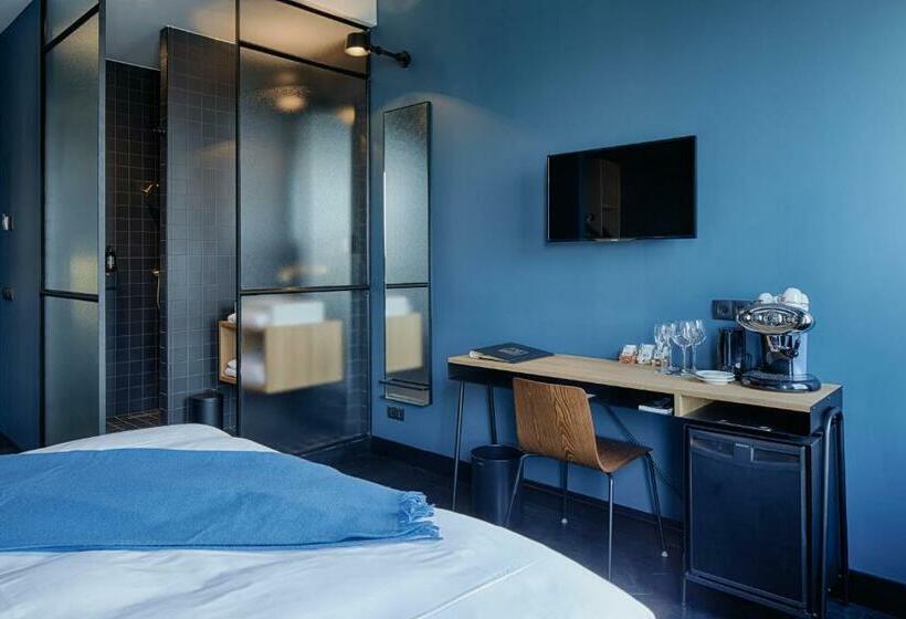 اتاق راحتی, The Duke Boutique