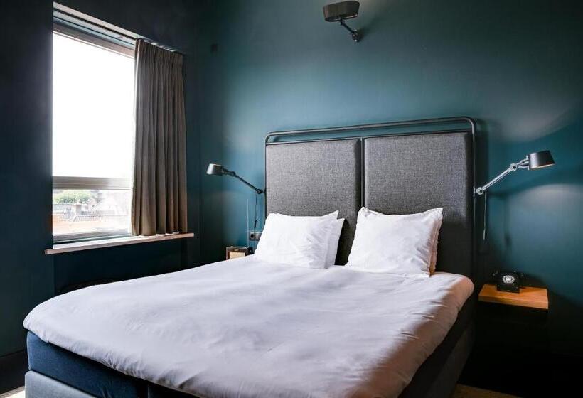 اتاق راحتی, The Duke Boutique