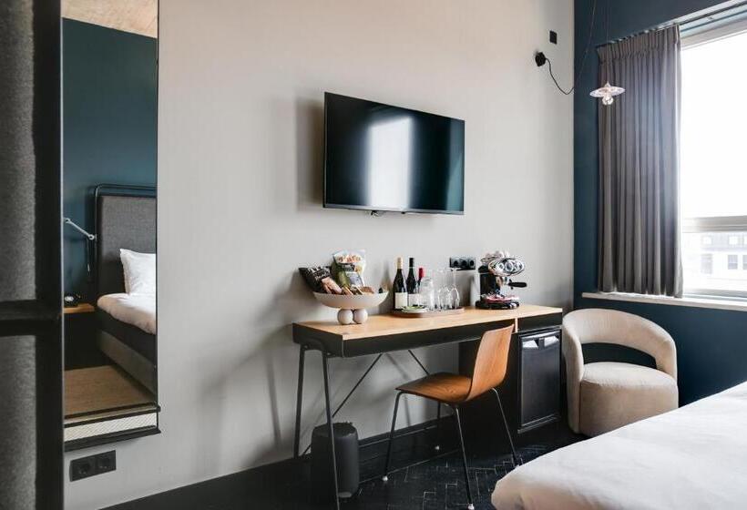 اتاق راحتی, The Duke Boutique