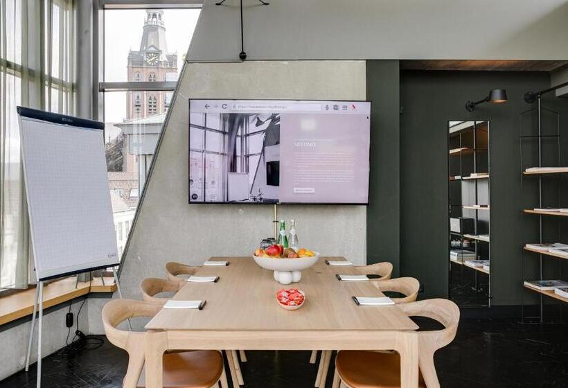 جناح سوبيريور, The Duke Boutique