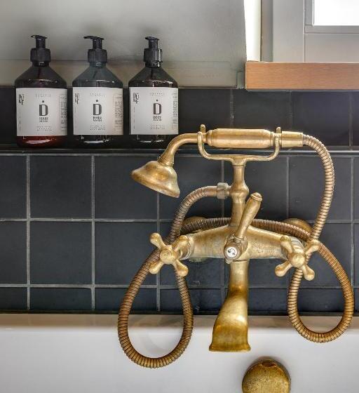 جناح سوبيريور, The Duke Boutique