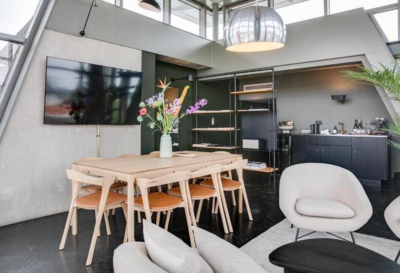 جناح سوبيريور, The Duke Boutique