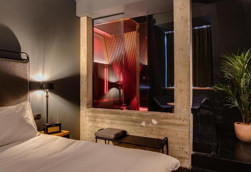 جناح, The Duke Boutique