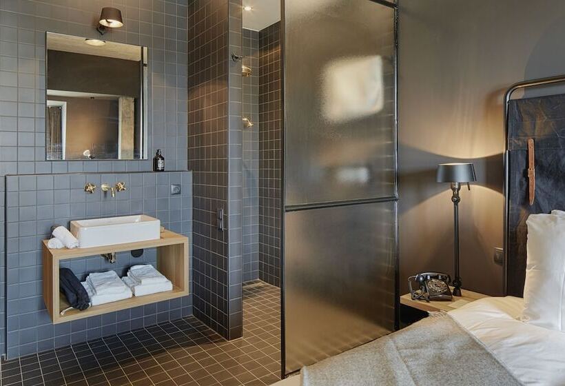 سوییت, The Duke Boutique