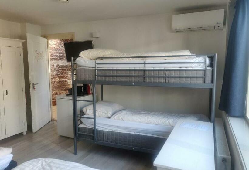 اتاق خانوادگی, La Casita Bed And Breakfast
