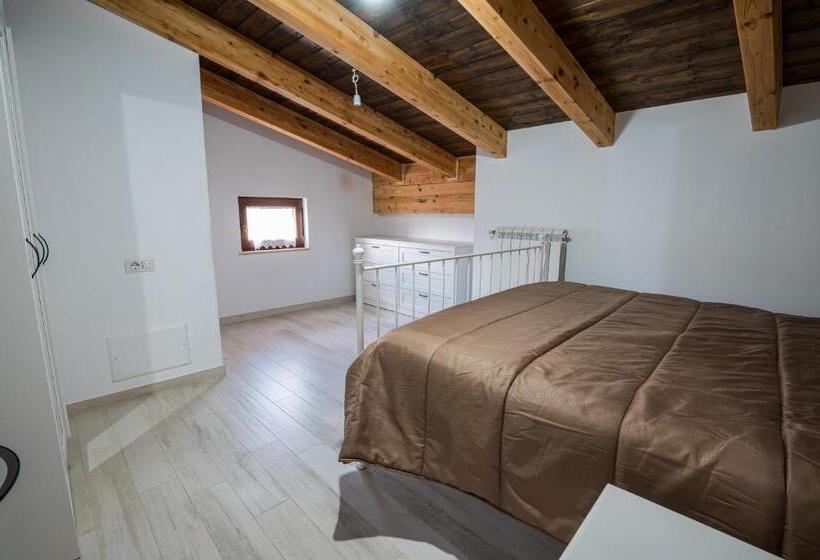 غرفة ديلوكس, Roberta House