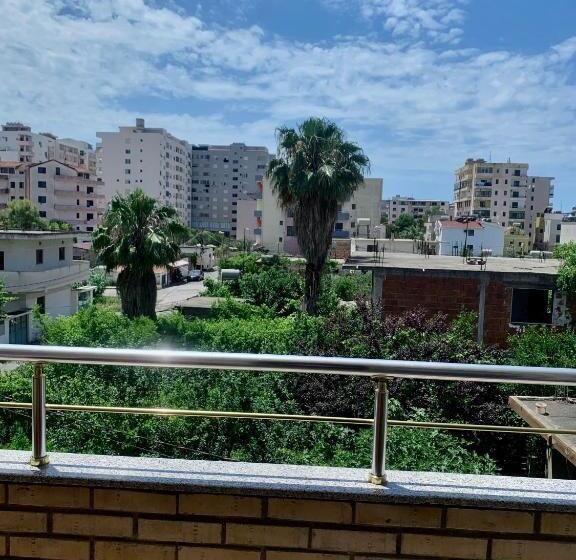 חדר קומפורט לשלושה, Serenade Beach