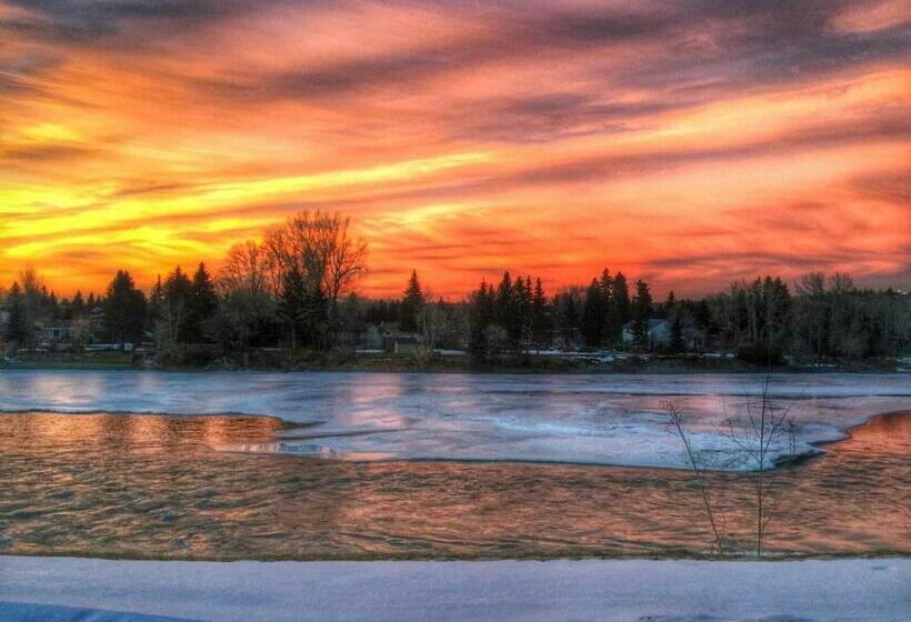 חדר דחוקס עם מיטת קינג, Along River Ridge