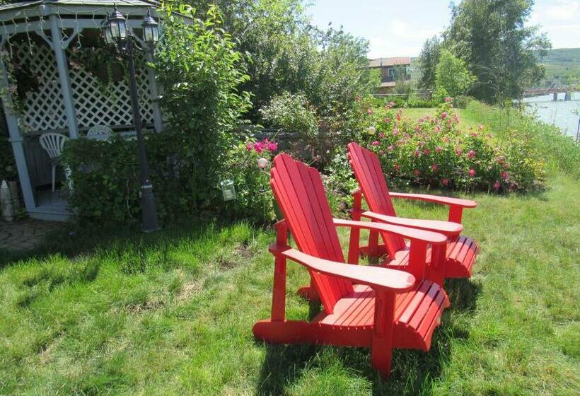 חדר דחוקס עם מיטת קינג, Along River Ridge