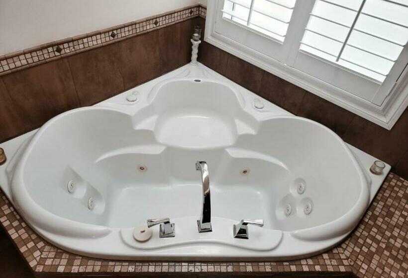 חדר דחוקס עם מיטת קינג, Along River Ridge