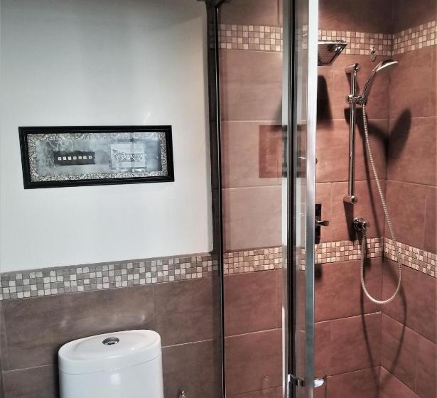 חדר דחוקס עם מיטת קינג, Along River Ridge