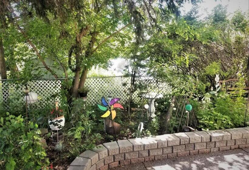 חדר דחוקס עם מיטת קינג, Along River Ridge