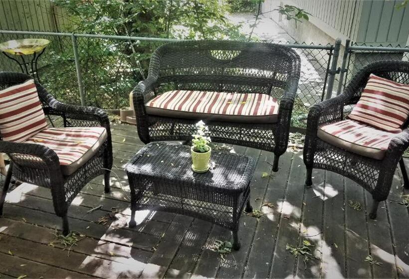 חדר דלוקס, Along River Ridge