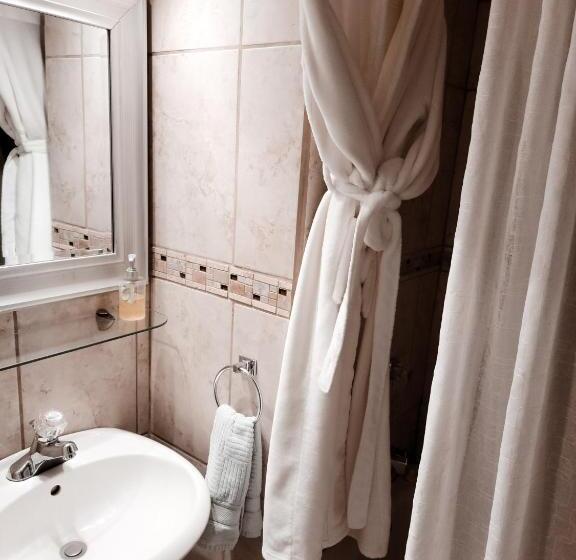 חדר סטנדרט, Along River Ridge