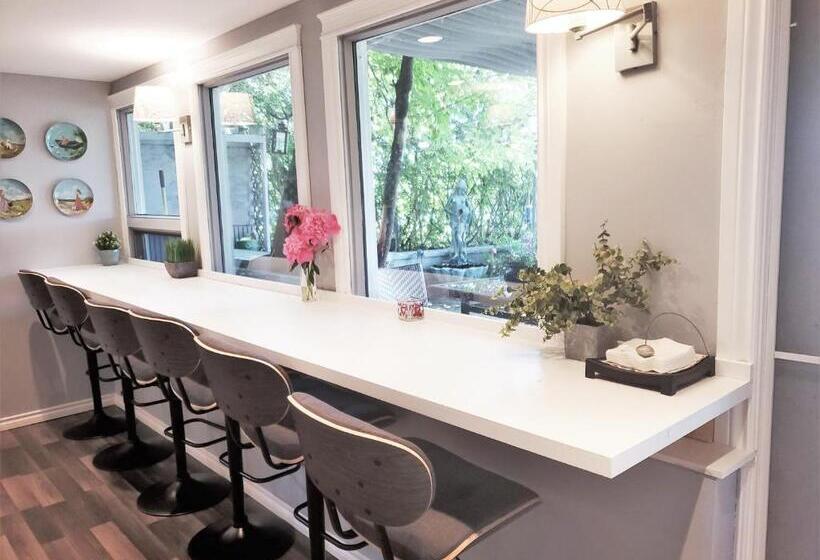 סוויטת 3 חדרי שינה, Along River Ridge