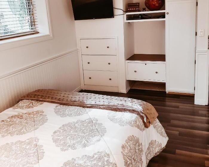 סוויטת 3 חדרי שינה, Along River Ridge