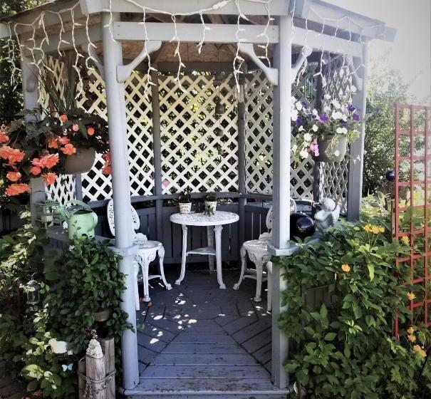 חדר דחוקס עם מיטת קינג, Along River Ridge