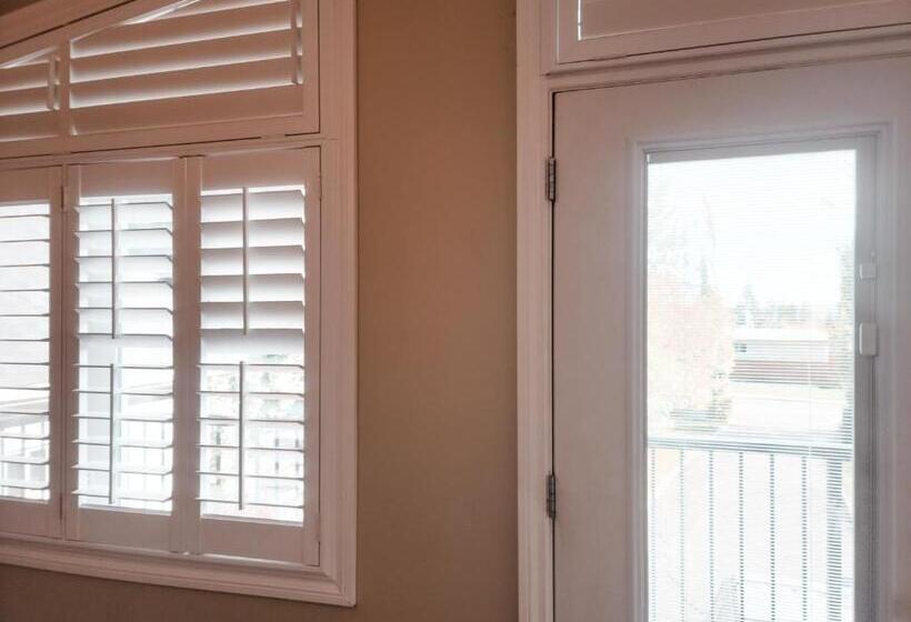 חדר דחוקס עם מיטת קינג, Along River Ridge