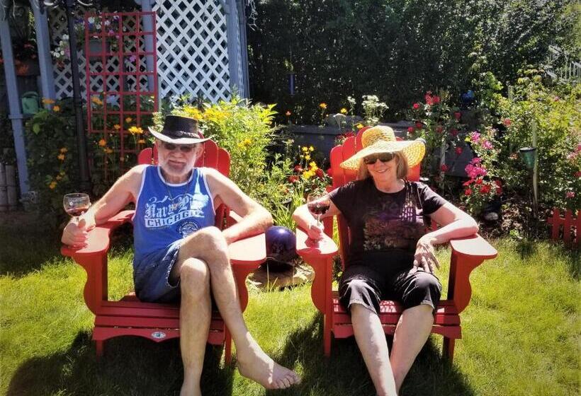 חדר דלוקס, Along River Ridge