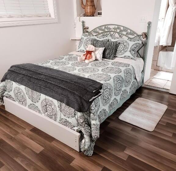 חדר סטנדרט, Along River Ridge