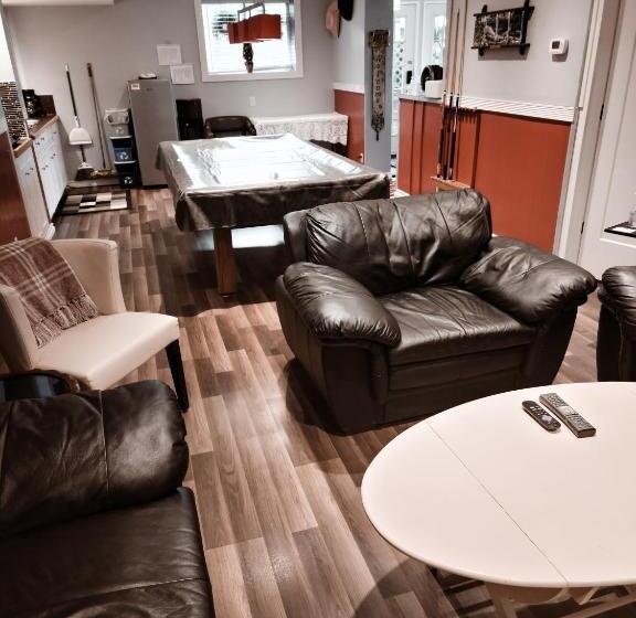 חדר סטנדרט, Along River Ridge