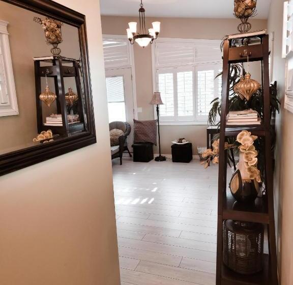 סוויטת 2 חדרי שינה, Along River Ridge